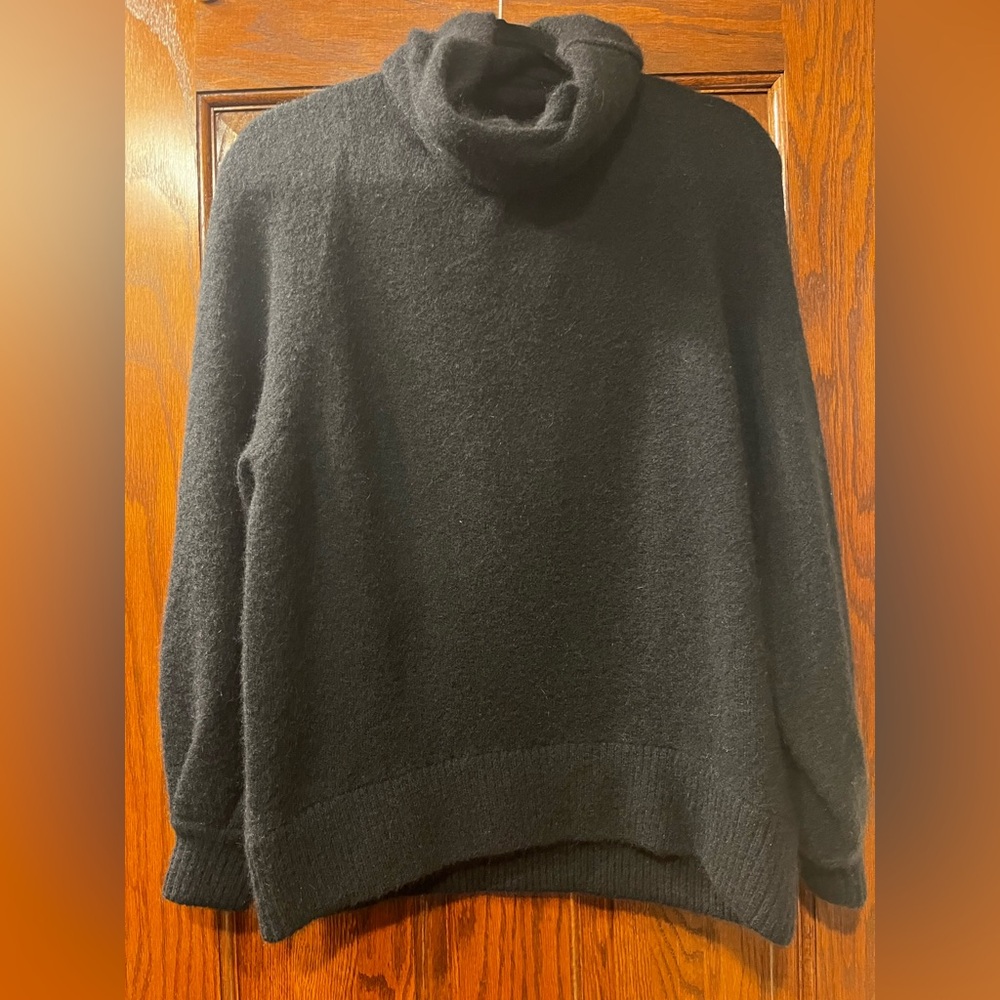 Babaton Aritzia women’s Black Turtleneck Sweater size xs